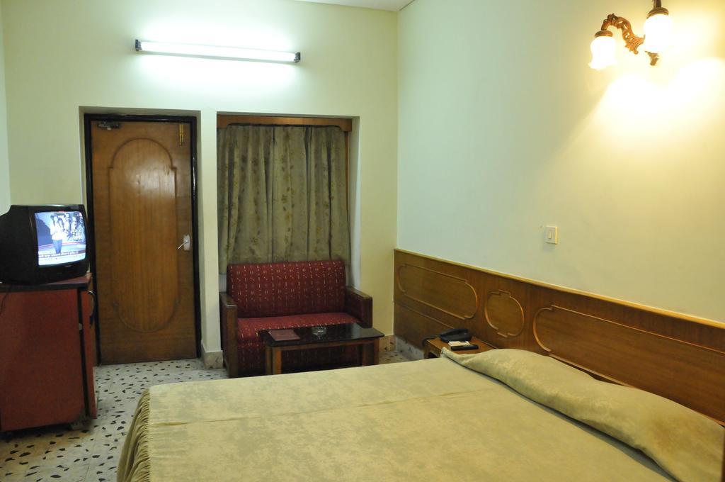 Hotel Heera Calcutta  Esterno foto