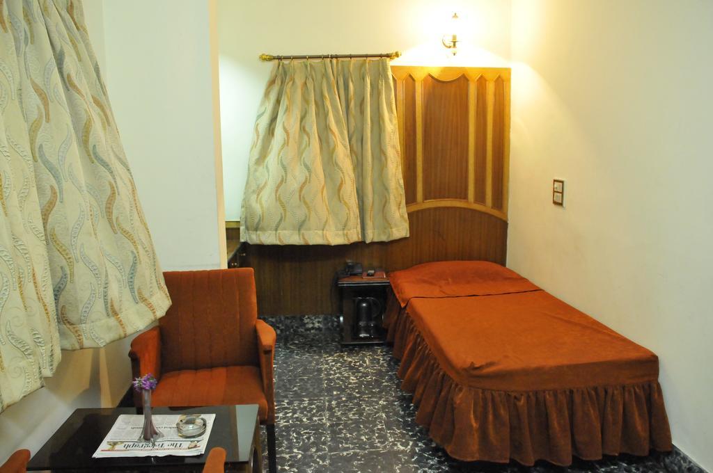 Hotel Heera Calcutta  Esterno foto